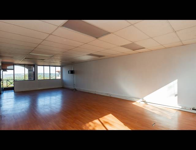 213M² OFFICE TO LET IN LYME PARK